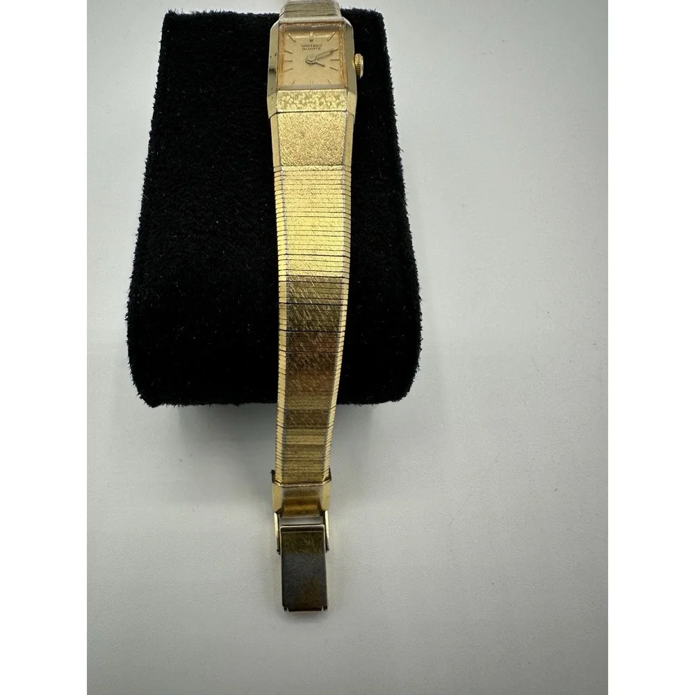 Vintage Seiko Quartz Gold Tone Womens Watch 2E20-5029 New Battery Runs
